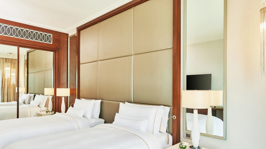 Deluxe Twin - Bedroom.jpg