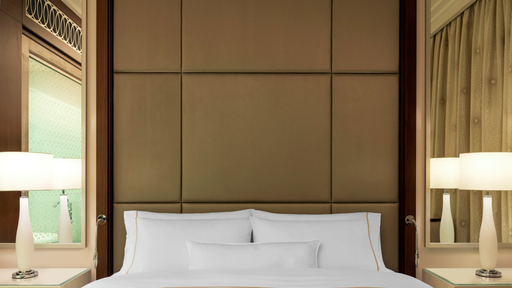 DXBAH_Deluxe King.Bathroom.004.jpg