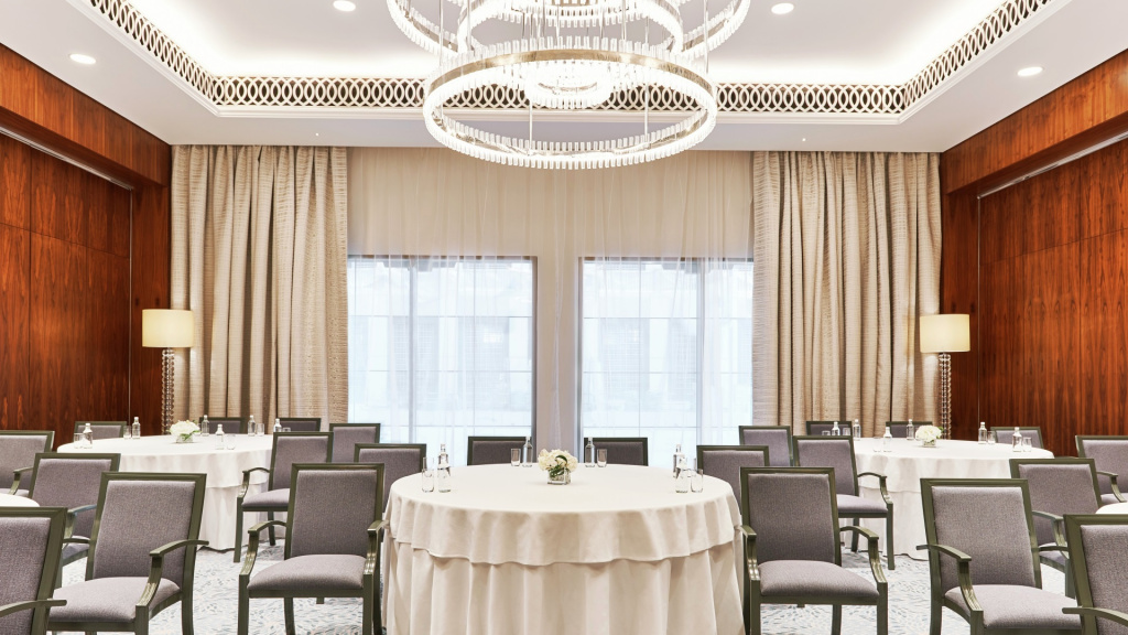 DXBAH_Chia Meeting Room - Cabaret Setup.jpg